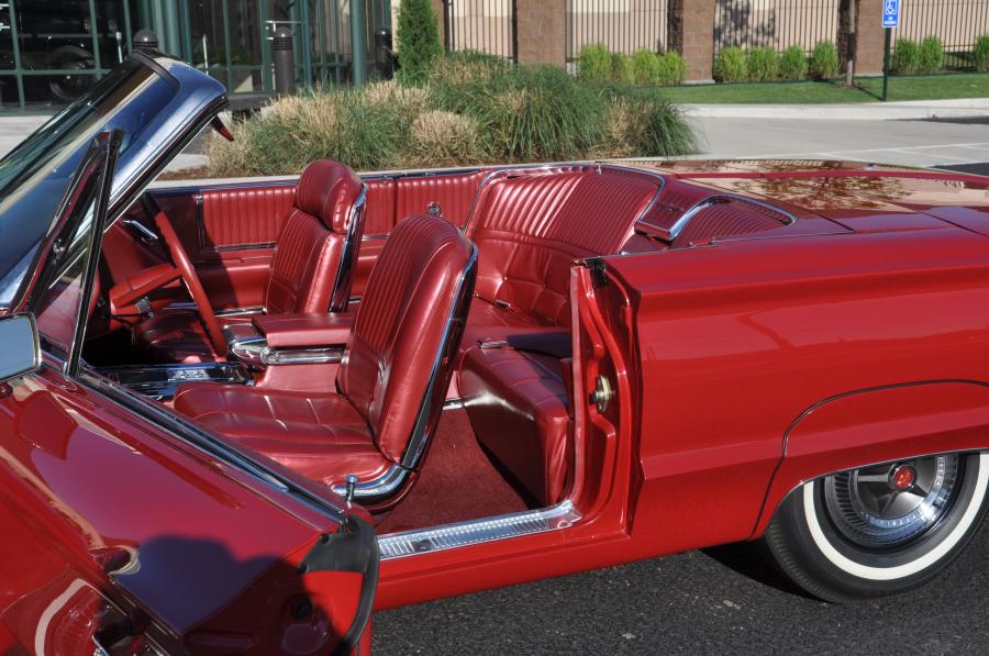  Ford Thunderbird Convertible 1966 года  (фото 2 из 25)